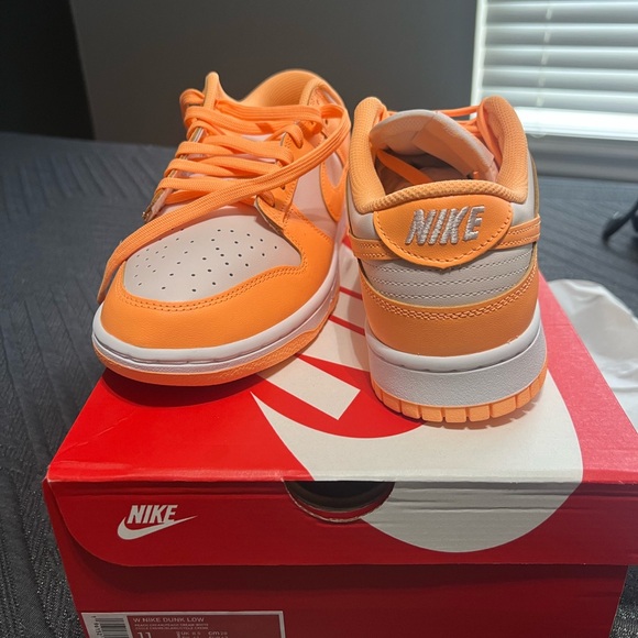 Women’s Nike dunks low peach cream size 11 - Picture 5 of 6